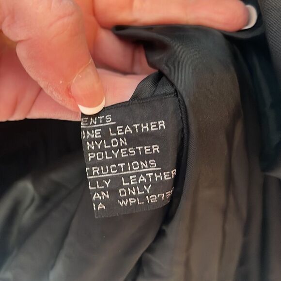 Vintage John Weitz Black Leather Jacket. Size Medium. - Picture 12 of 12